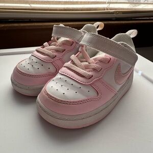 Nike Kids Sneakers in Pink and White
